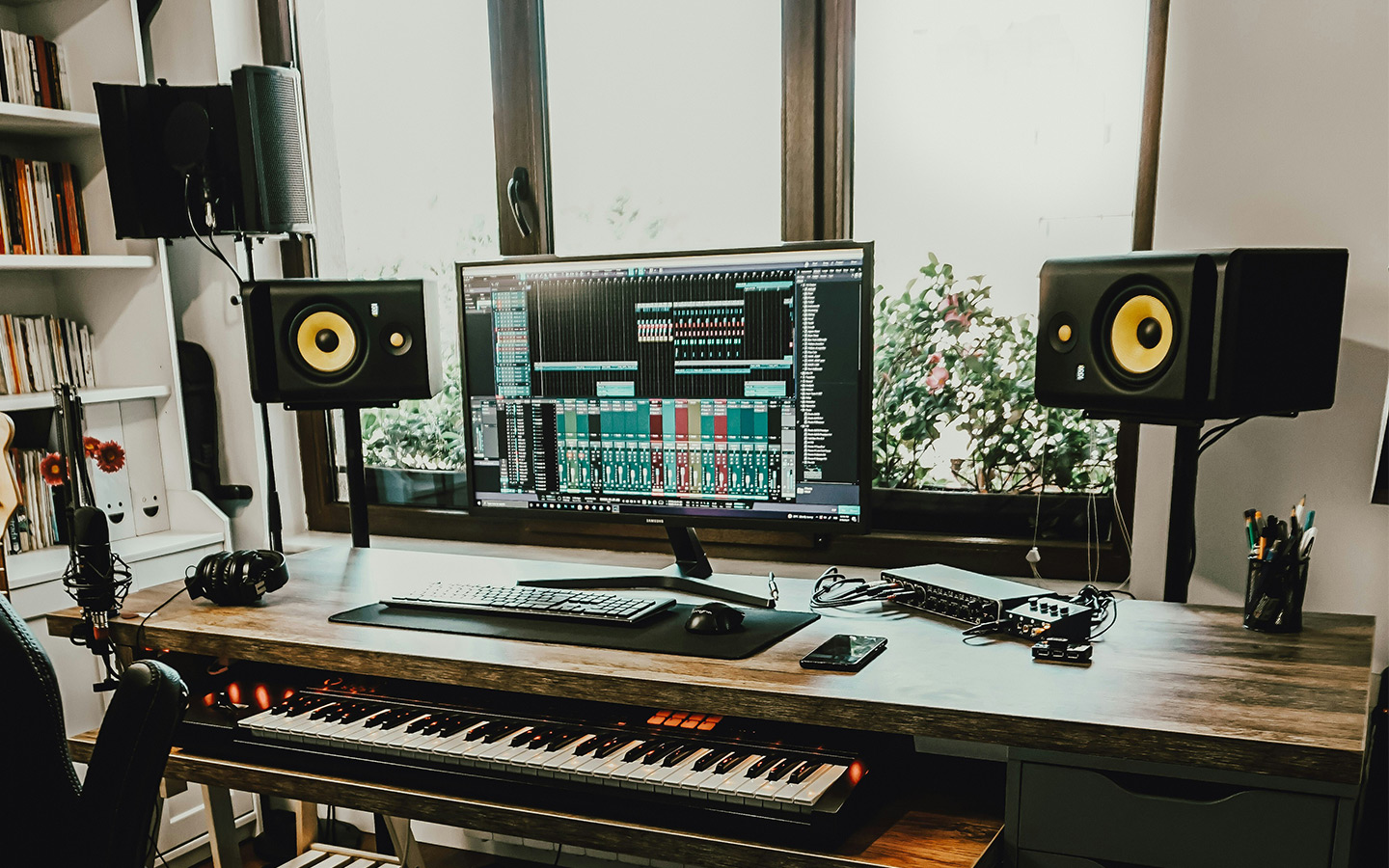 How to Build a Home Studio on a Budget in 2025 (Beginner Producer Guide)